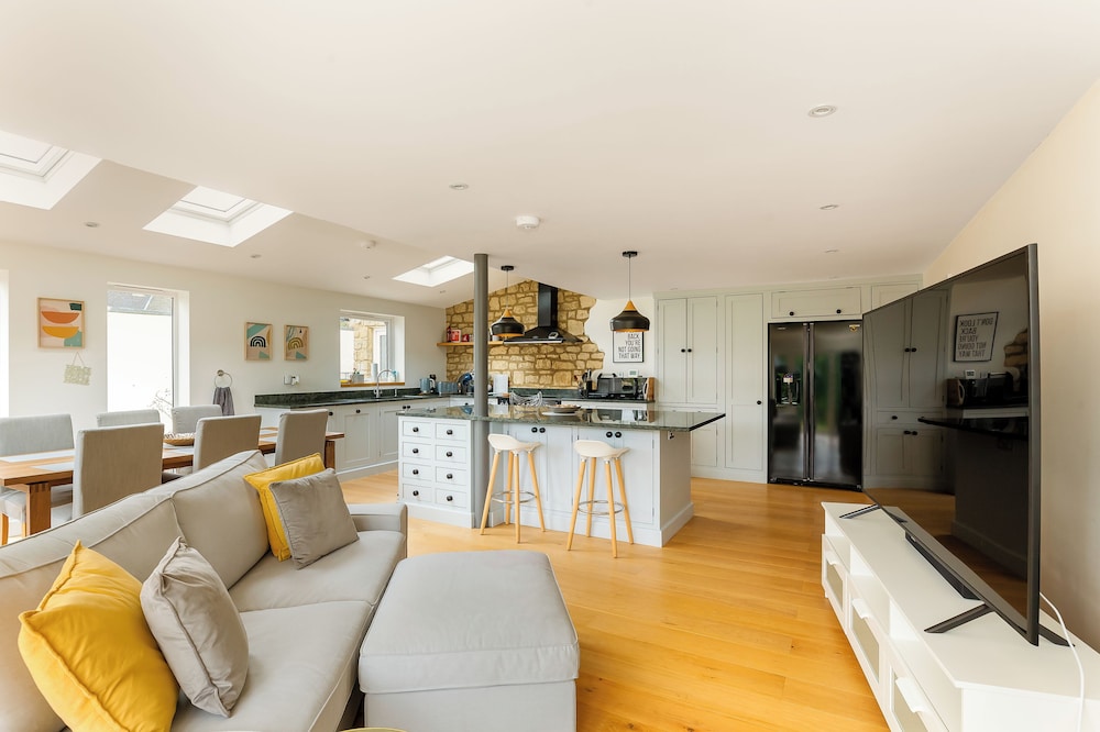Spacious 3 Bed House with Large Garden in Aynho — 4-Star Luxury Hotel in Banbury, United Kingdom