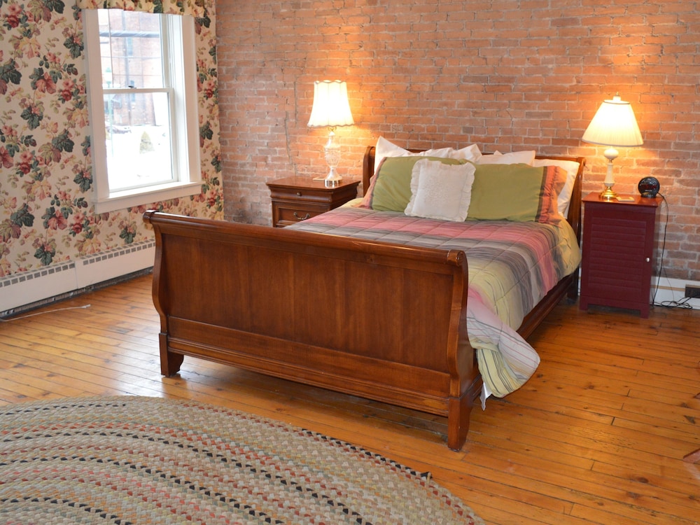 Canal Side Inn - photo 10