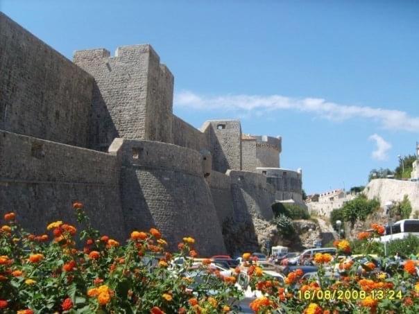Charming View Old Town Ap with Free Parking