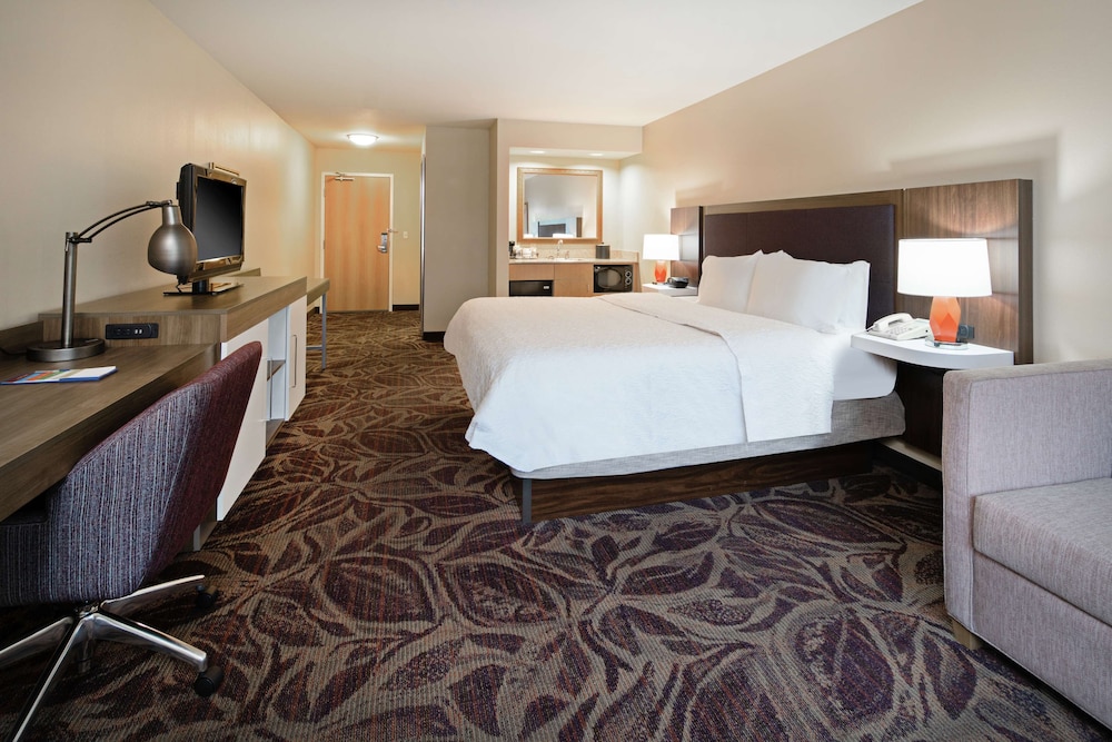 Hampton Inn & Suites Bremerton - photo 18