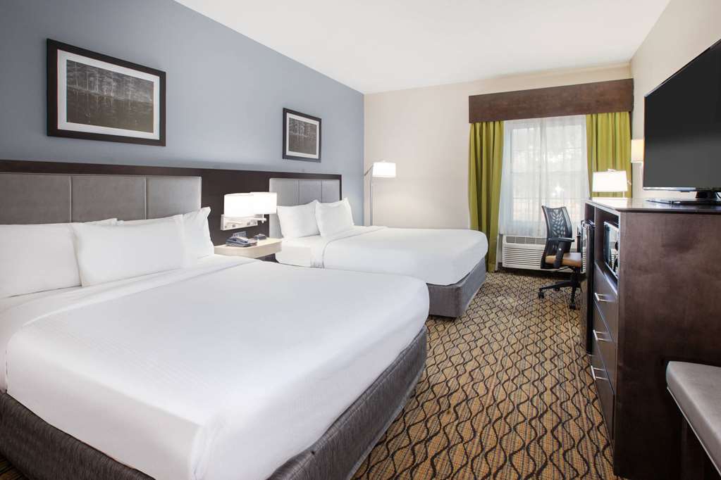 Wingate by Wyndham Roseville Detroit - photo 10