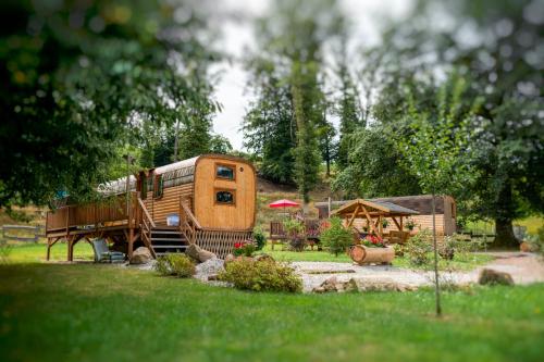 Ma Roulotte Sous Les Chenes Au Naturel — hotel in Raon-Aux-Bois