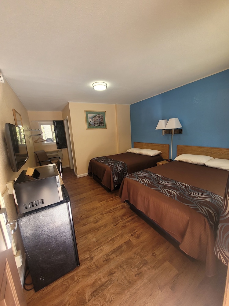 Economy Inn Sylva - photo 21
