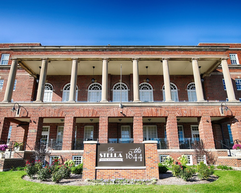 The Stella Hotel Ballroom — Kenosha