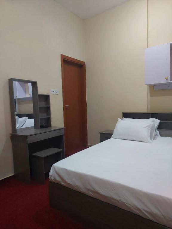 Benitah Capsule Hostel Family room and Partitions — 4-Star Luxury Hotel in Dubai, United Arab Emirates