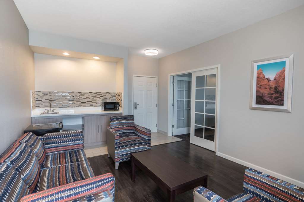 Baymont by Wyndham Albuquerque Airport - photo 16