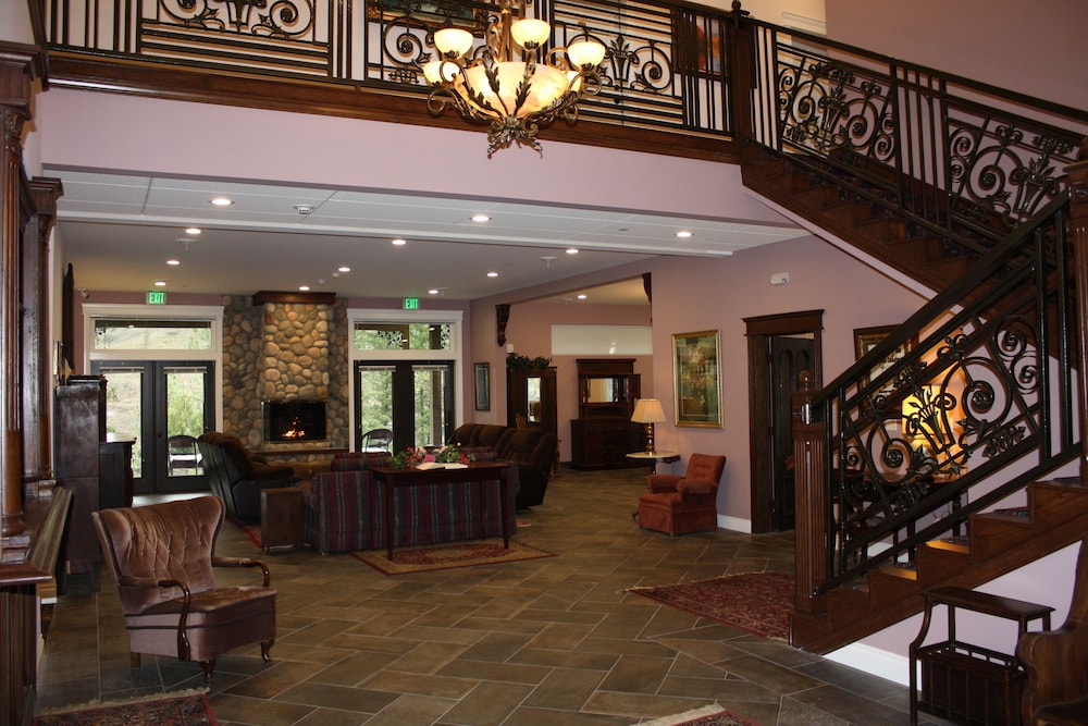 Hearthstone Elegant Lodge by the River - photo 3