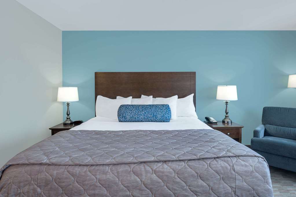 Baymont by Wyndham Minot - photo 13