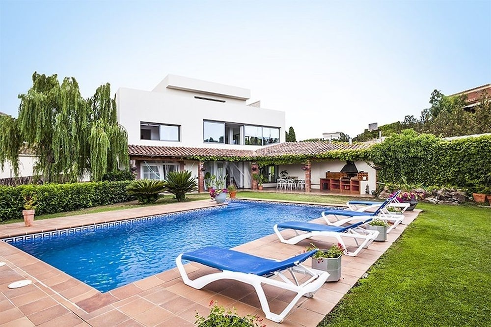 Camping Vell Emporda — 4-Star Luxury Hotel in Garriguella, Spain