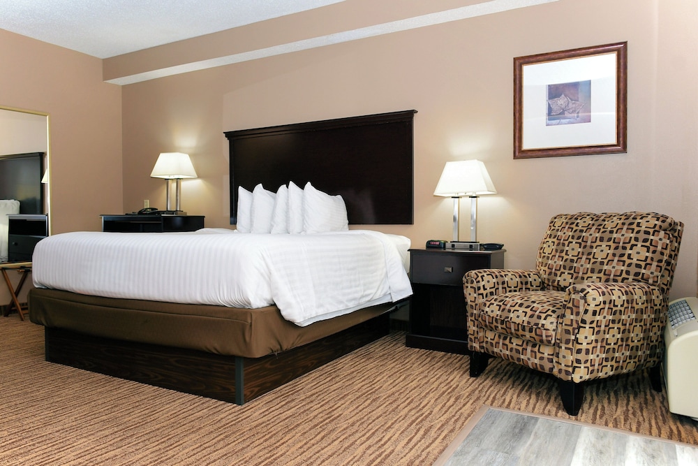 Cobblestone Inn & Suites Denison Majestic Hills - photo 46