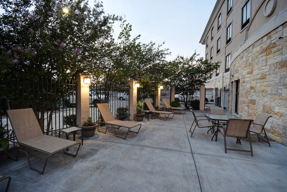 Holiday Inn Express & Suites Del Rio by IHG - photo 47