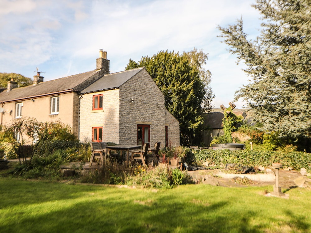 Croft Cottage — 4-Star Luxury Hotel in Hope Valley, United Kingdom