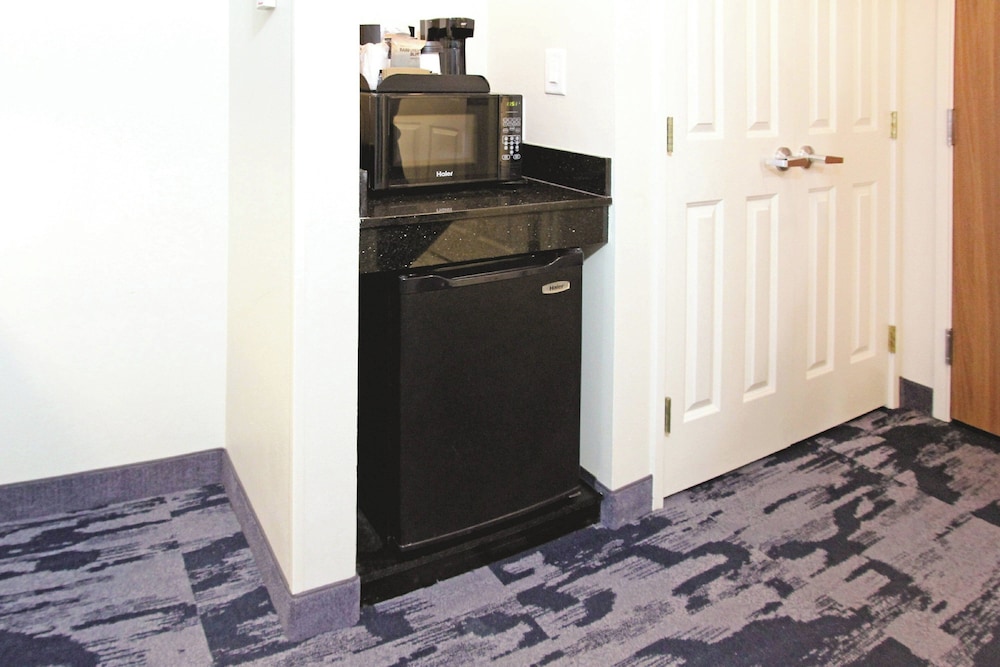 Fairfield by Marriott Inn & Suites Charleston Airport Convention Center - photo 26