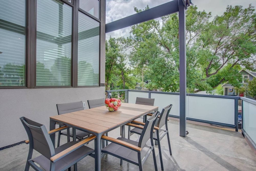 3BR Modern Marveldowntown Customprivate Balcony - photo 24