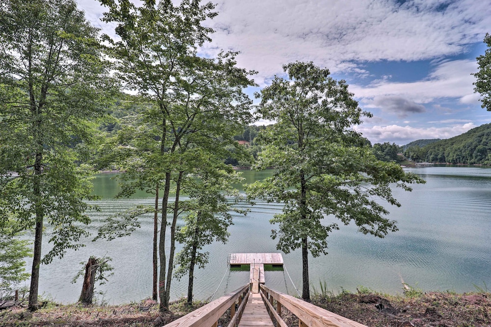 Watauga Lake Butler Retreat with Private Dock — hotel in Butler
