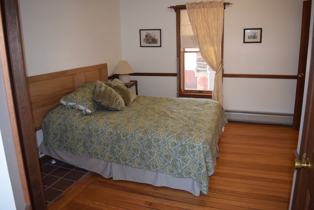 Black Lantern Inn - photo 9