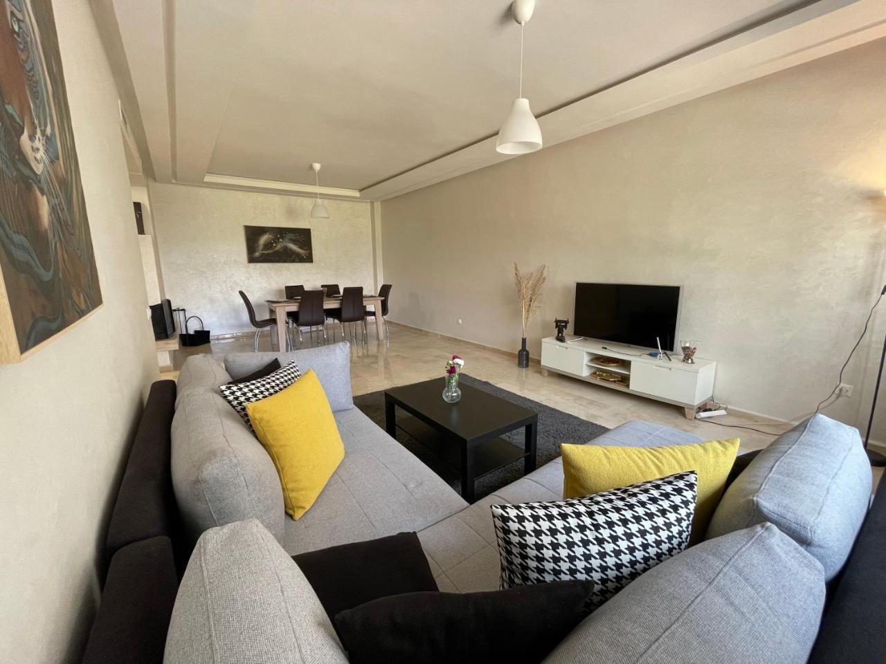 Chic & cosy Flat Near Airport lockbox fast wifi — 4-Star Luxury Hotel in Zawyat An Nwacer, Morocco
