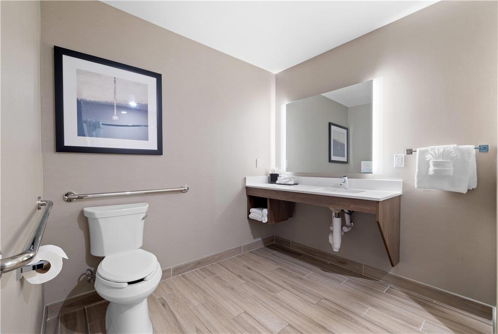 La Quinta Inn & Suites by Wyndham Santa Cruz - photo 41