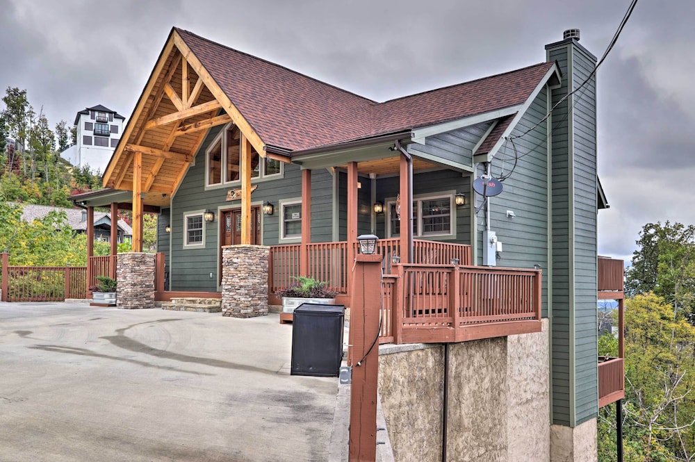 Woodsy Retreat with Fire Pit And Resort Amenities - photo 40