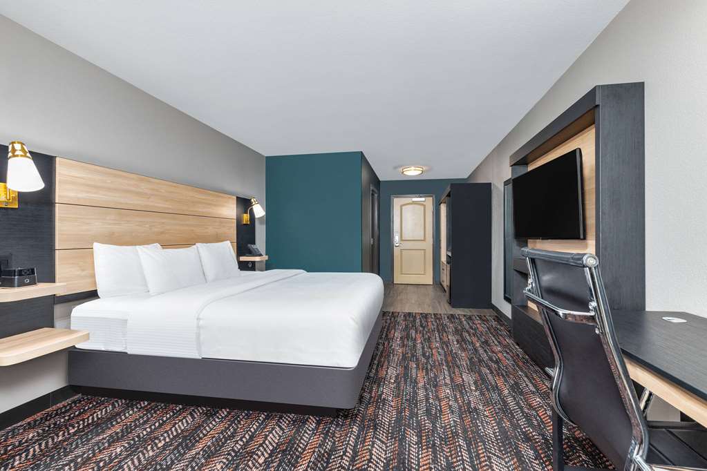 La Quinta Inn & Suites by Wyndham Woodway Waco South - photo 27