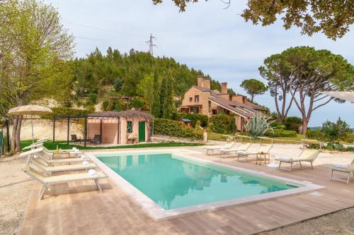 Villa Lia 10 Emma Villas — 4-Star Luxury Hotel in Ascoli Piceno, Italy