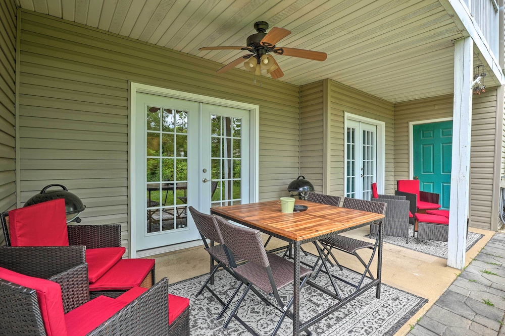Sun soaked Lake Taneycomo Condo w Furnished Patio — 4-Star Luxury Hotel in Branson, United States