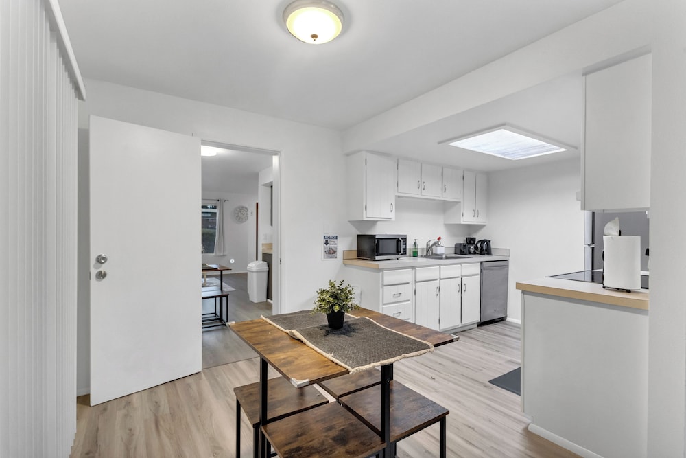 Central Bellevue House — 4-Star Luxury Hotel in Bellevue, United States