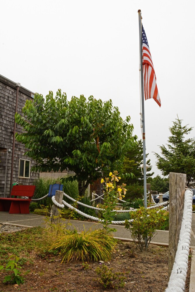 Surfcrest Resort - photo 2