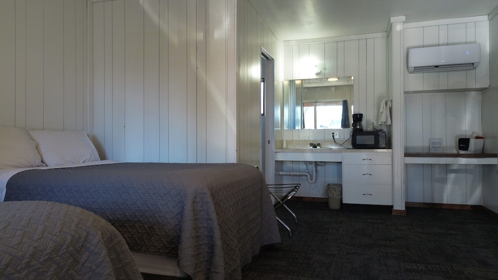 Challis Roadhouse - photo 11