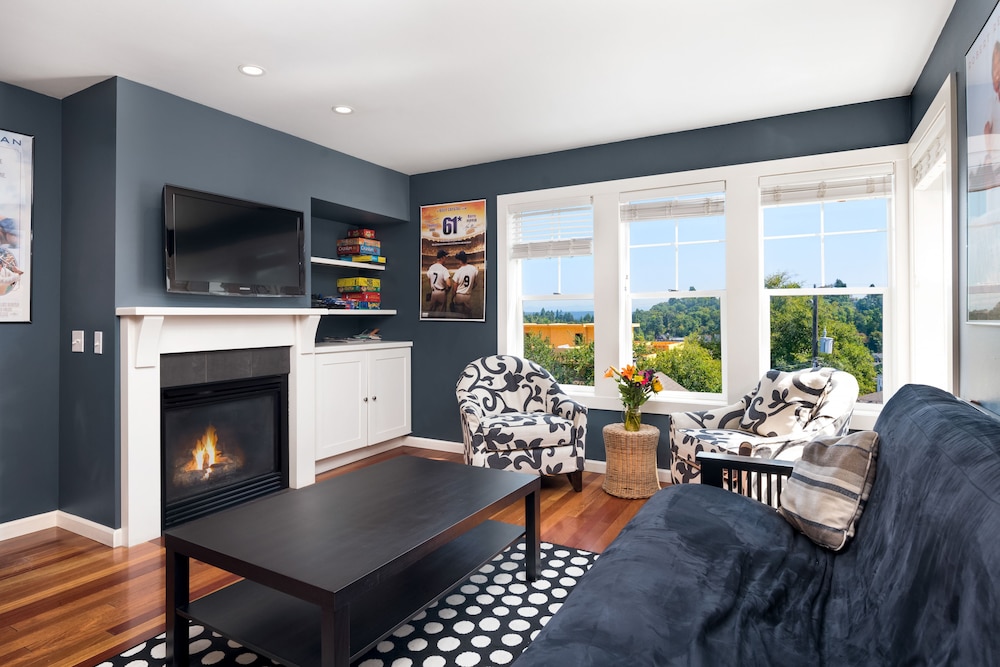 Seattle Vacation Home: The Fields of Dreams — 4-Star Luxury Hotel in Seattle, United States