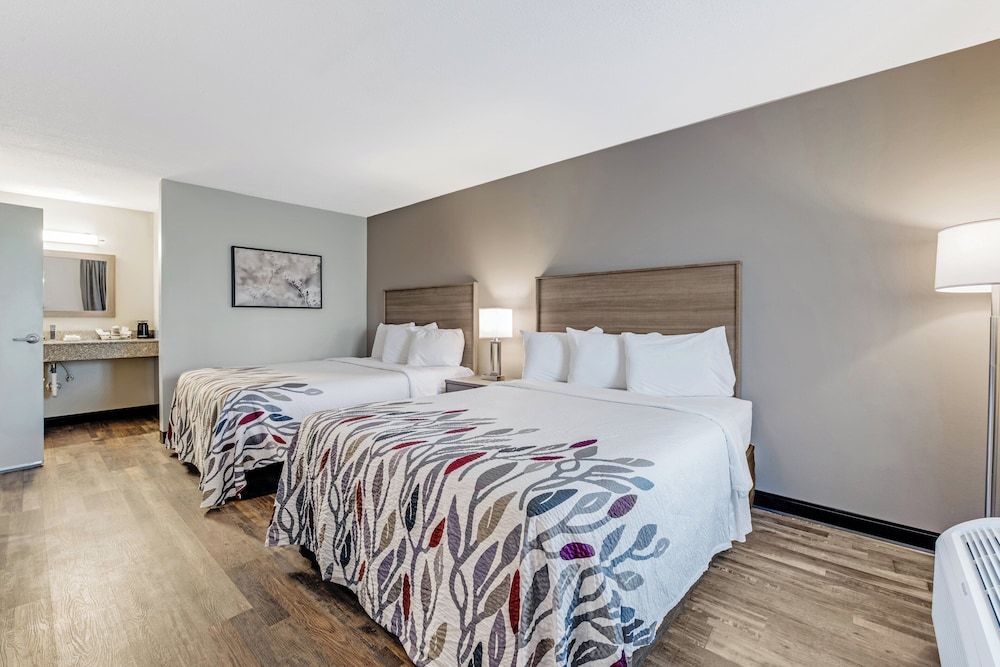 Red Roof Inn & Suites Wilkesboro - photo 17