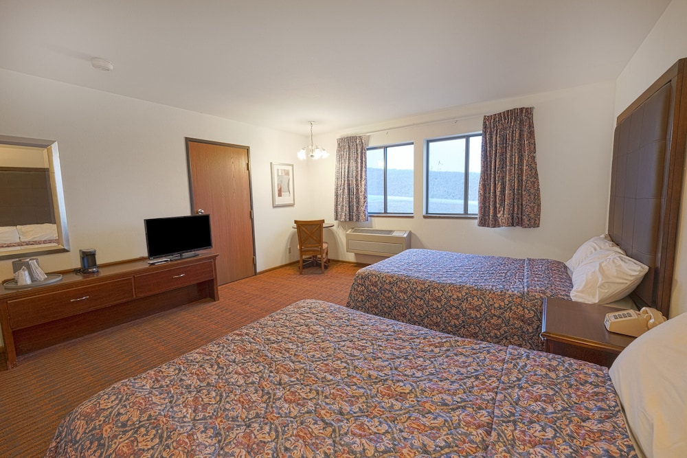 Harlan Inn and Suites - photo 23