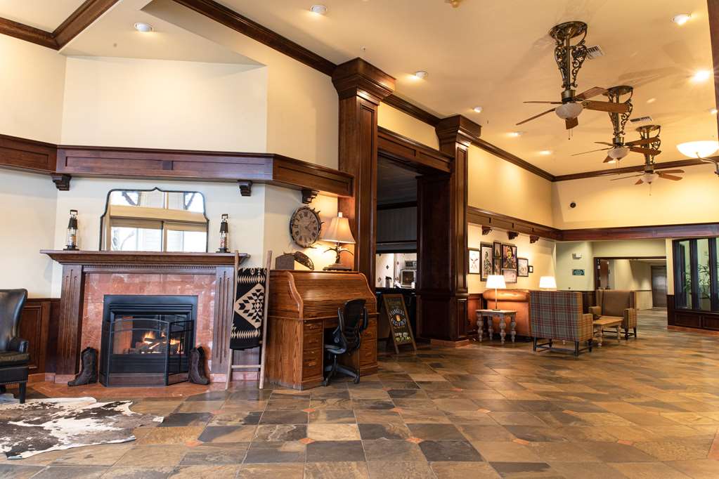 Oxford Suites Pendleton - photo 2