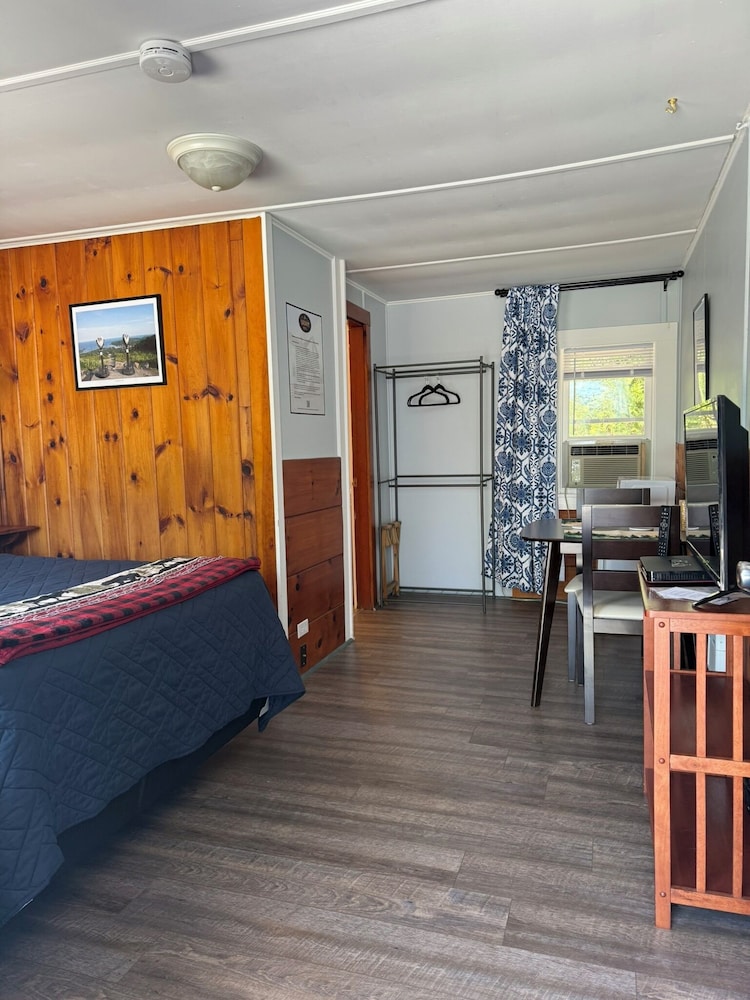 The Yardarm Motel - photo 9
