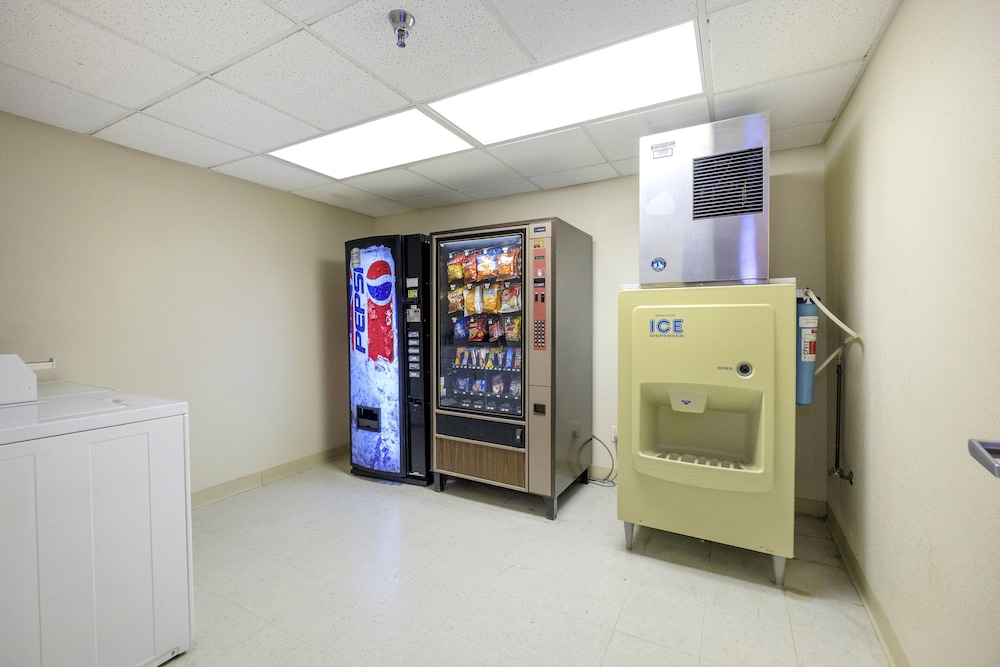 Holton Inn and Suites - photo 8