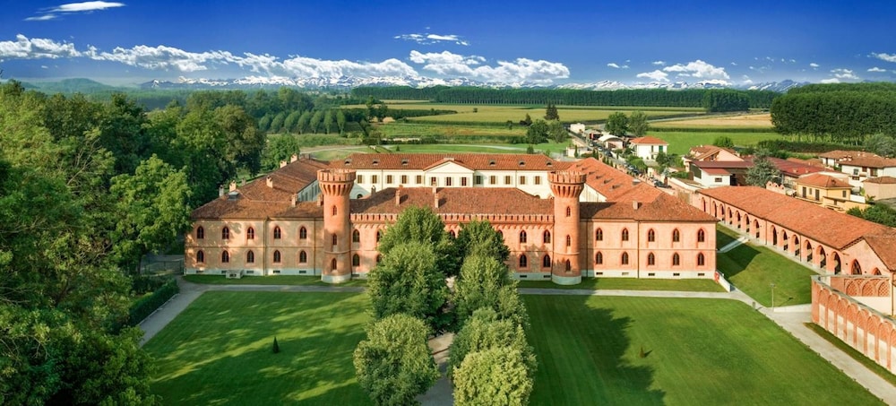 Albergo dell'Agenzia — 4-Star Luxury Hotel in Bra, Italy