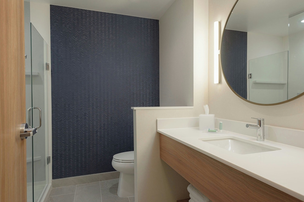 Fairfield By Marriott Inn & Suites Cincinnati Oakley - photo 16