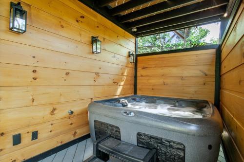 Sweet Honey Lodge Newly Built Luxury Escape — 4-Star Luxury Hotel in Sevierville, United States