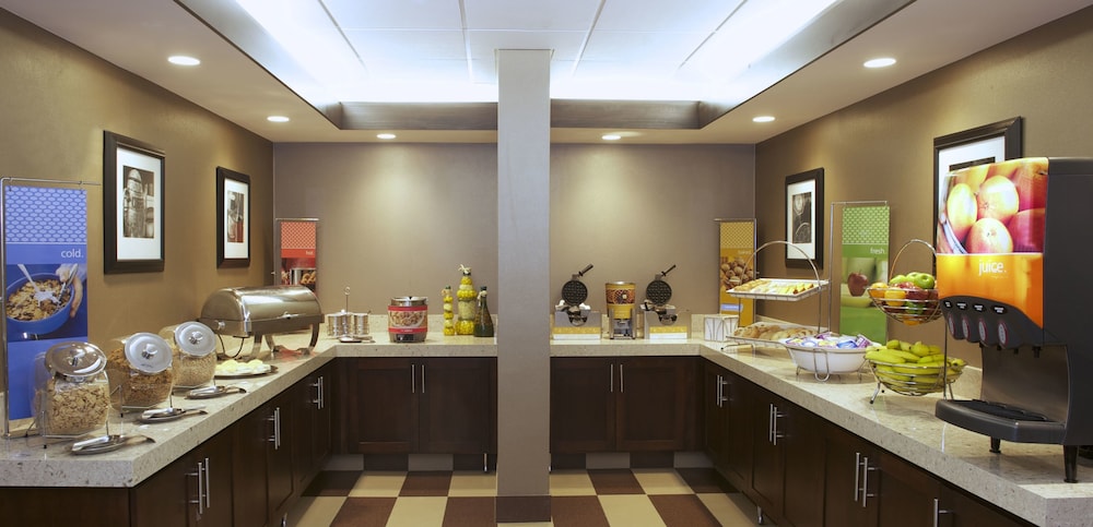 Hampton Inn Evansville - photo 22