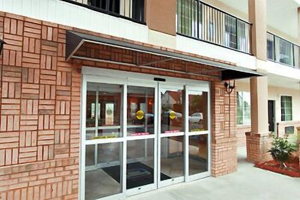 Garden Inn Hotel - photo 10