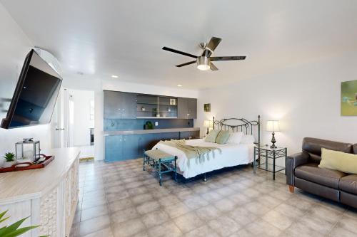 Saguaro Gardens Desert Retreat — Desert Hot Springs
