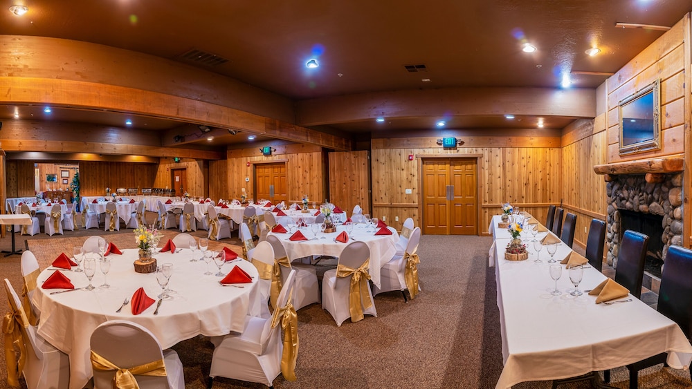 Callahan's Mountain Lodge - photo 2