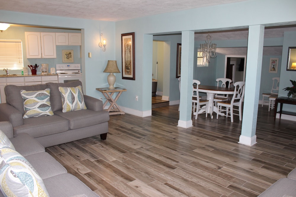 Shoreline Suites & Cabana Cottages - photo 78