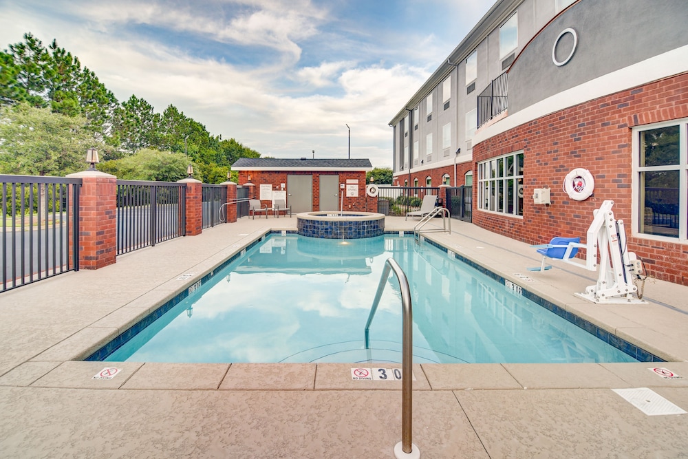 Holiday Inn Express & Suites Foley by IHG - photo 50