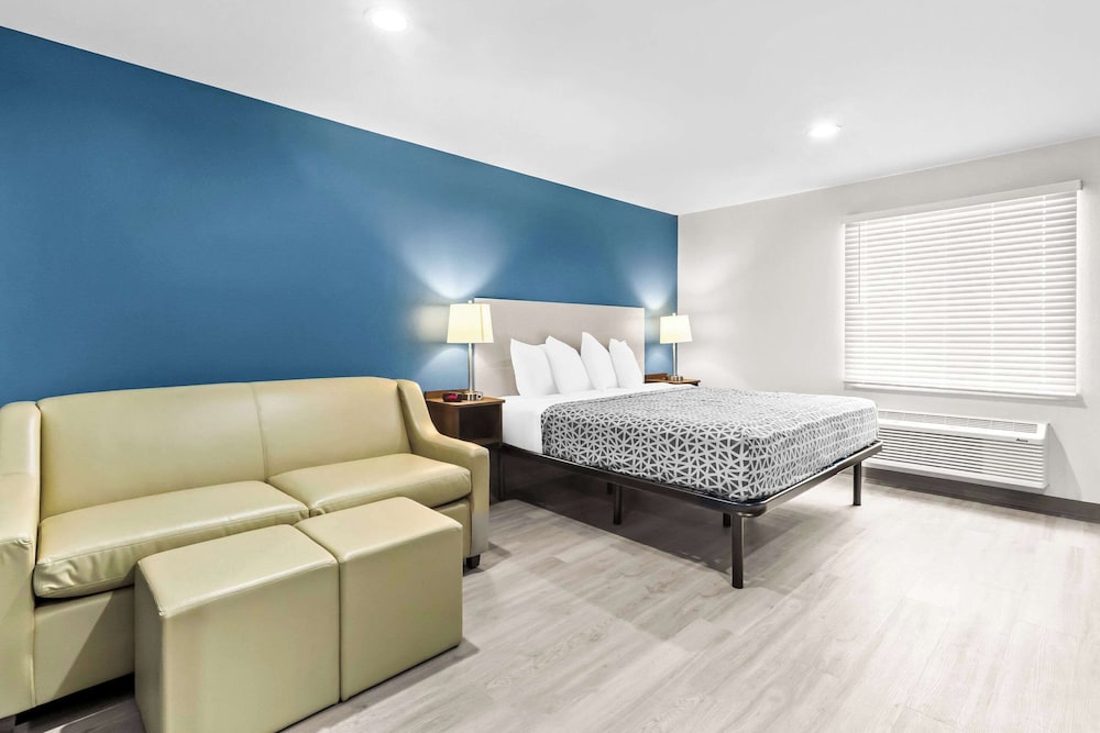 WoodSpring Suites South Houston Hobby - photo 8