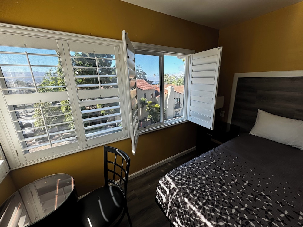 Carmel Wayfarer Inn - photo 29
