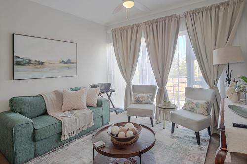 Unwind at Coral 2BR Bloubergstrand Beach Apt Walk to Beach