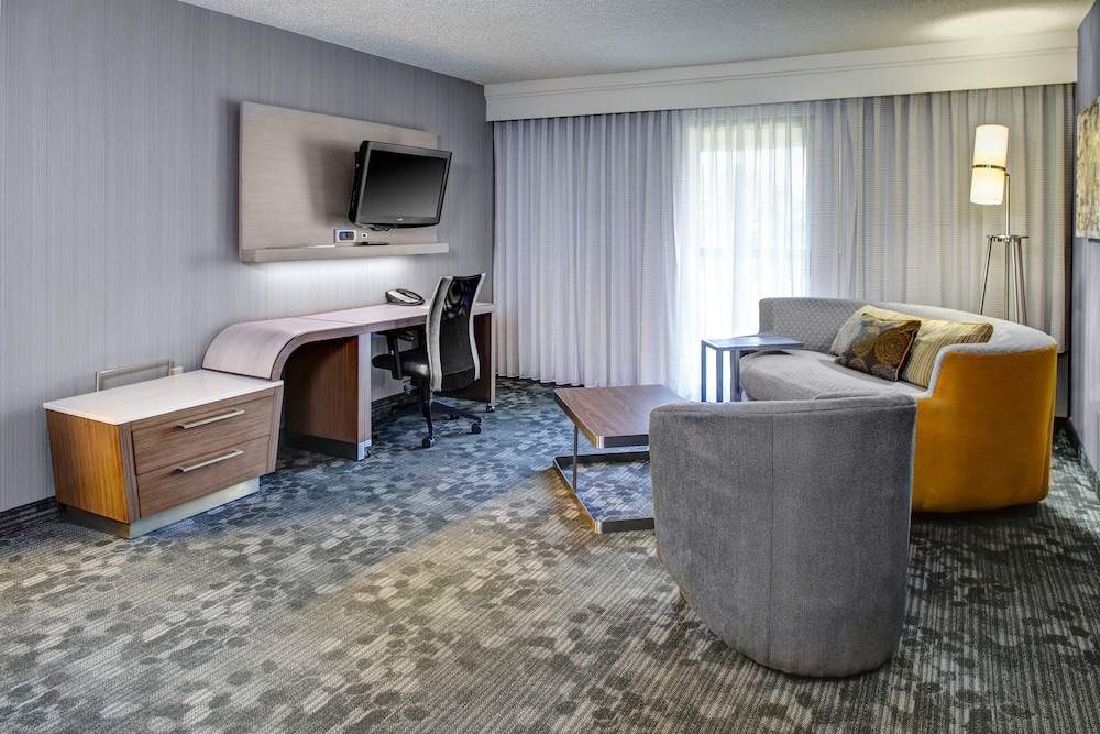 Courtyard by Marriott Cleveland Westlake - photo 10