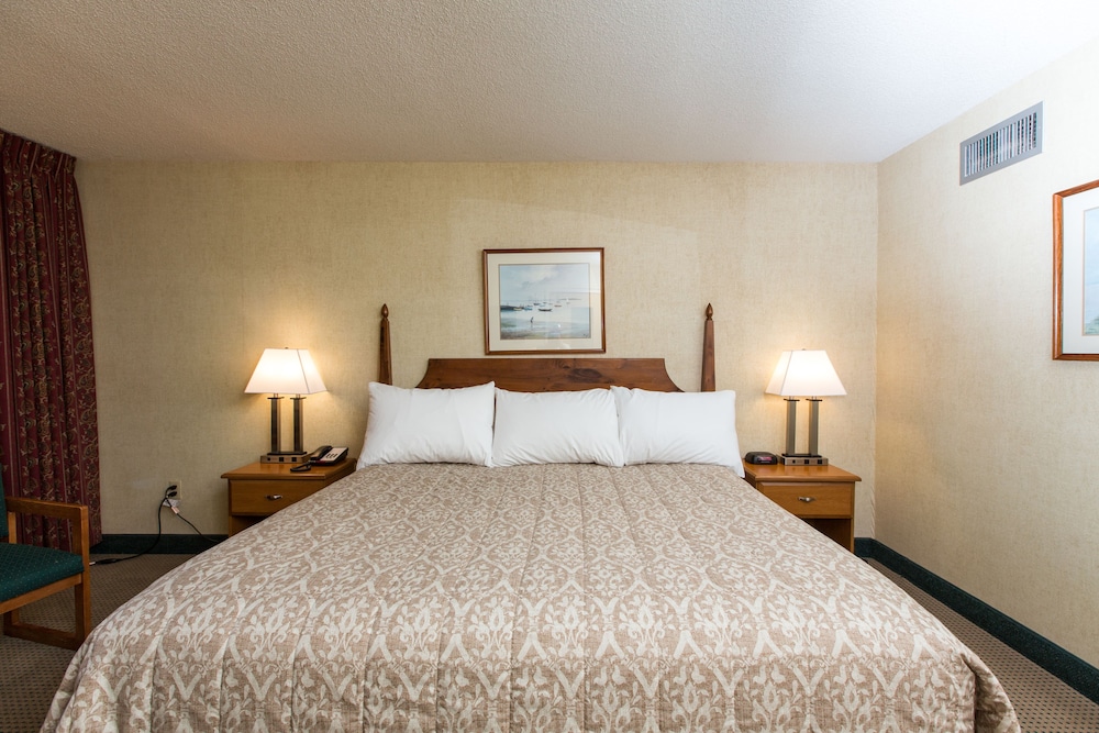 Commodores Inn - photo 19