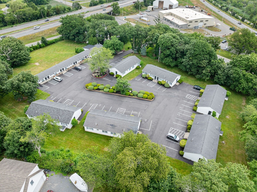 Founder's Brook Motel and Suites - photo 33